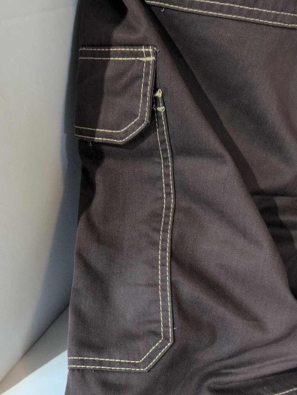 NWT True Religion Dark Brown Cargo Shorts with Contrast Stitching Men's 32